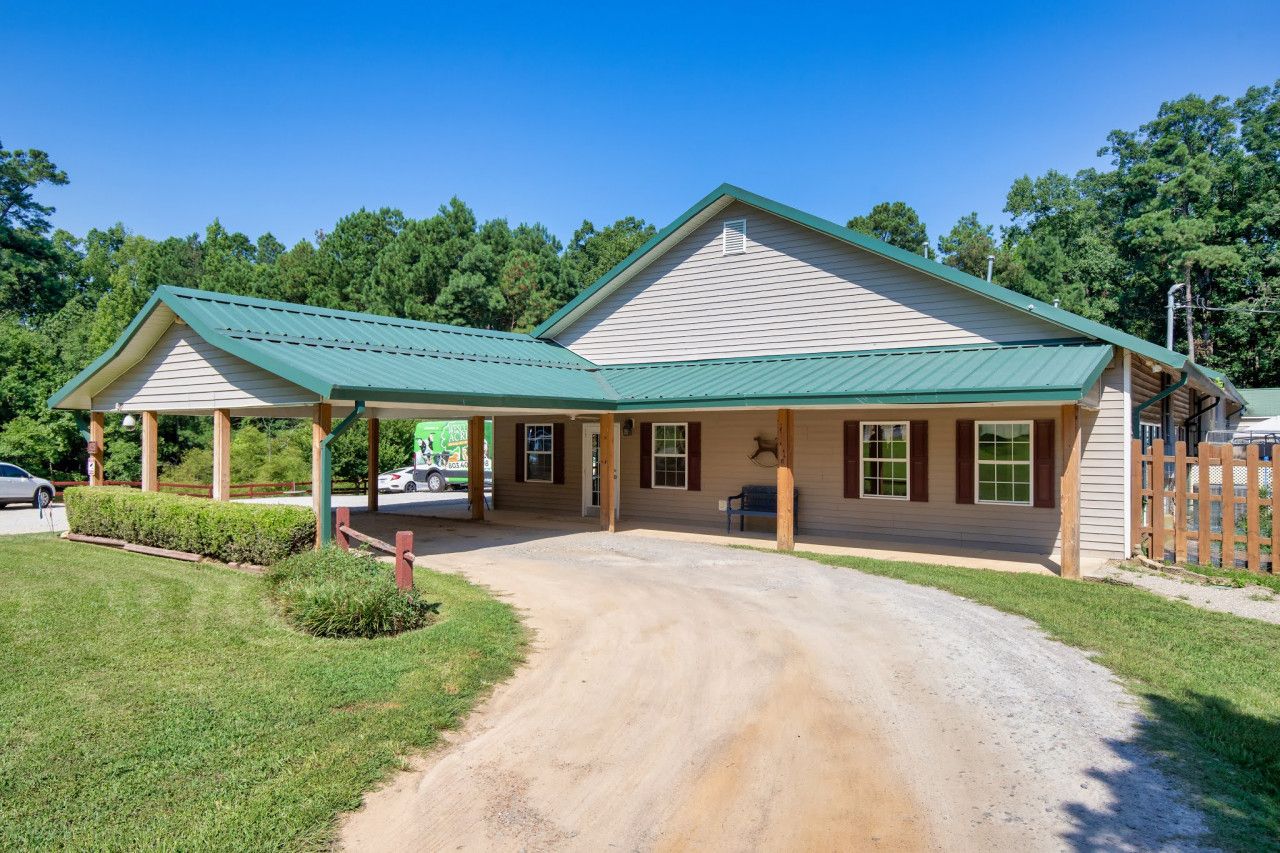 WELCOME TO WESCOTT ACRES LUXURY PET RESORT